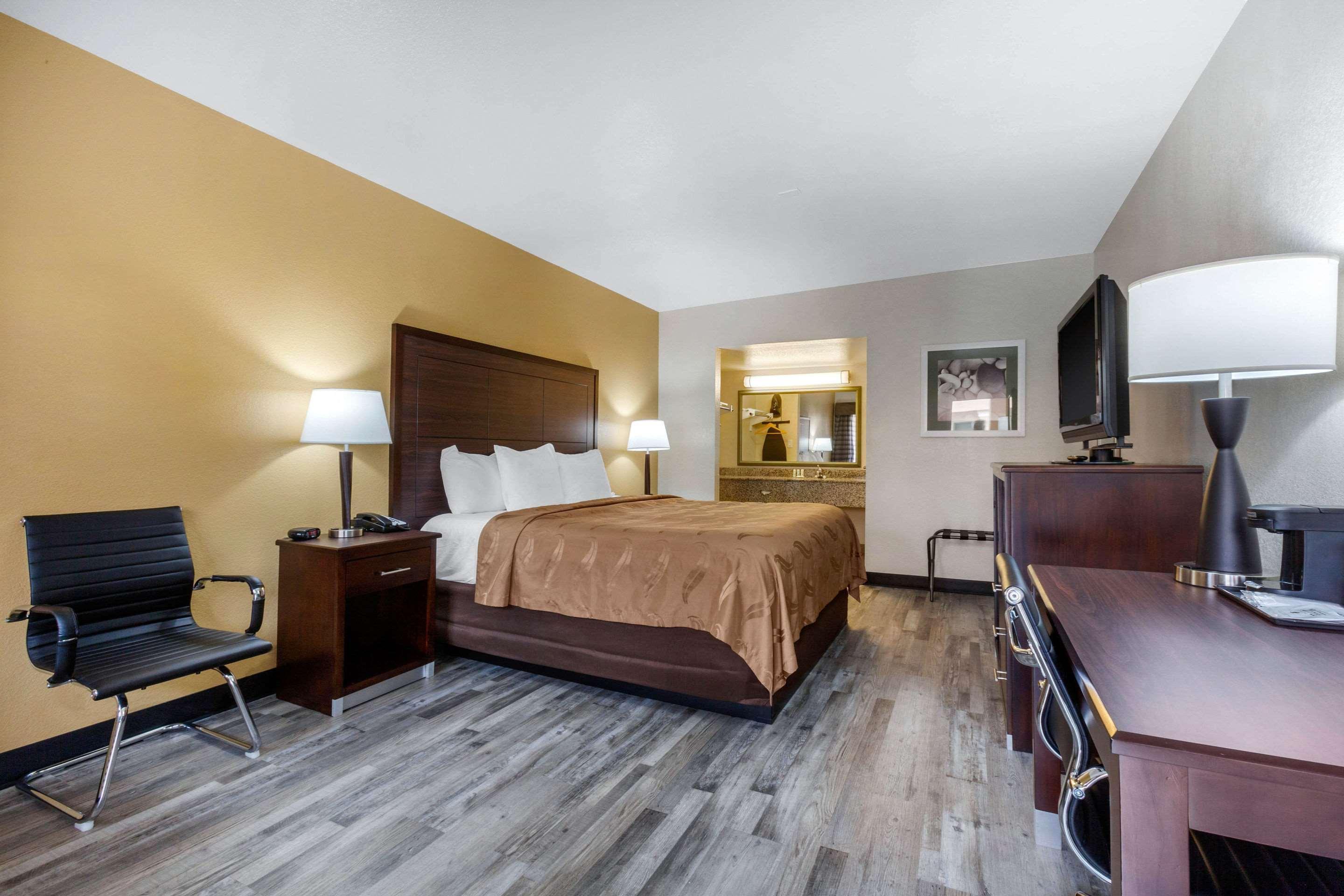 Quality Inn & Suites Near Downtown Mesa Exterior foto